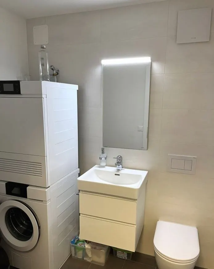 Helles WG-Zimmer mit Balkonzugang in cooler WG 6
