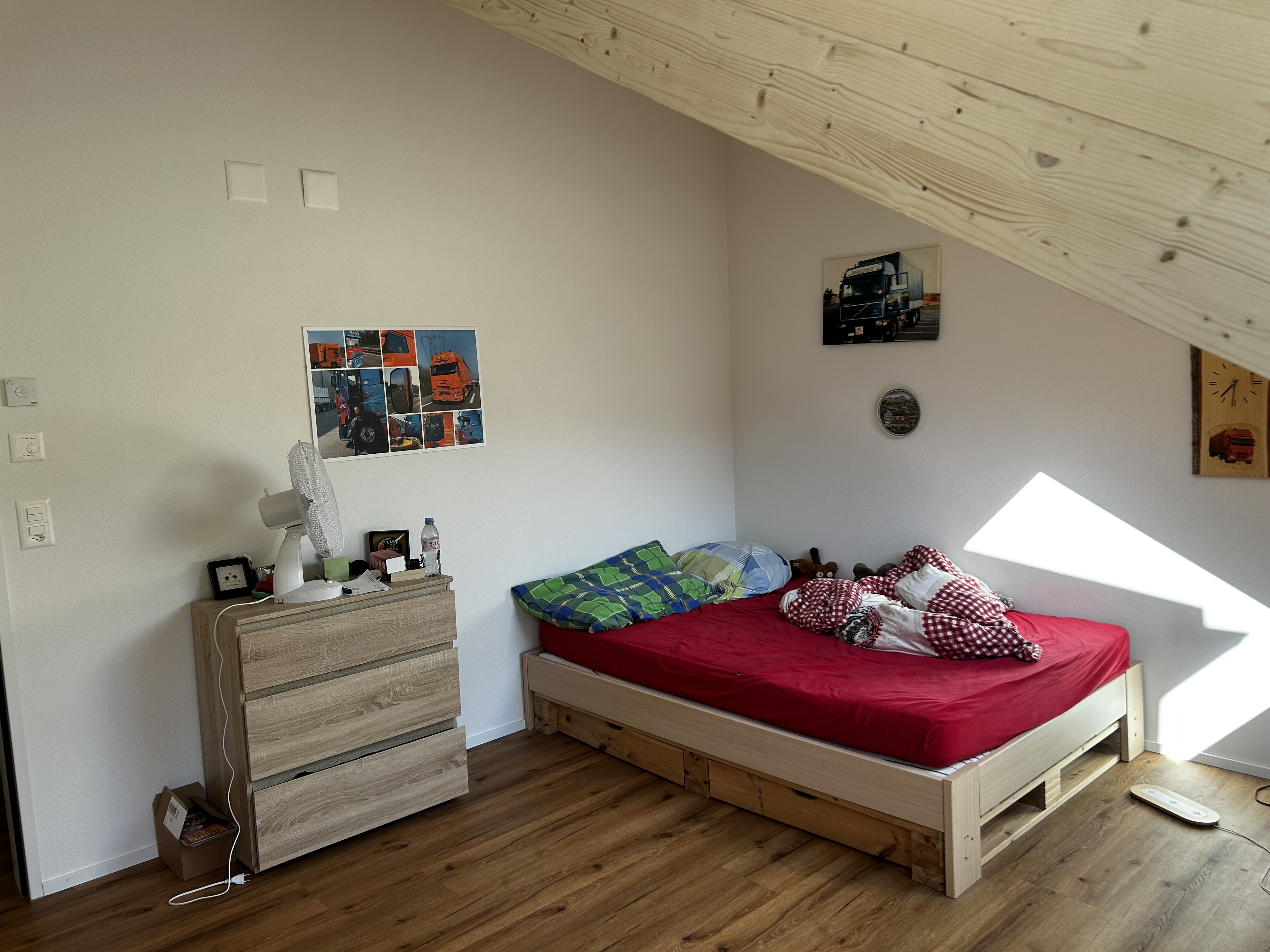 Schönes Zimmer in neuer 4.5 Zimmer Dachwohnung 5
